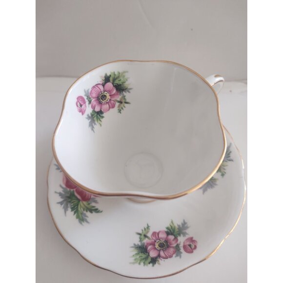 Vintage Royal Windsor Tea Cup & Saucer Set Pink Pansies Square shaped Cup - Picture 6 of 15